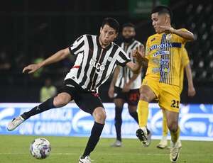 Trinidense buscará alcanzar la cima recibiendo a Libertad, de pobre campaña - Fútbol - ABC Color