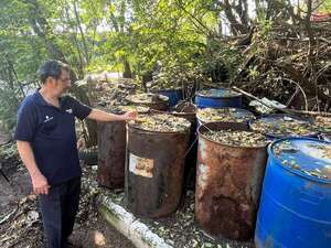 Ambientalista denuncia abandono de tambores con pilas en Lambaré - Nacionales - ABC Color