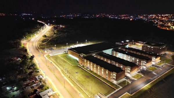 Hospital General de Itapúa reluce con nueva infraestructura lumínica