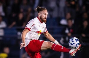 Versus / Pitta hace un golazo, pero Bragantino pierde y se distancia de la punta