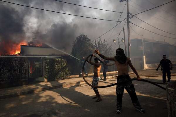 Grecia en llamas: combaten más de 10 incendios activos en todo el país - Mundo - ABC Color