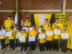Clausura de especialidades de extintores y primeros auxilios de la Brigada Mamadera del CBVP