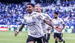 Versus / ¡Antonio Galeano tumba al puntero Cruzeiro con un doblete!