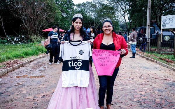 Popular / ¡Quinceañera se fue a festejar su cumple con Olimpia en Villeta!