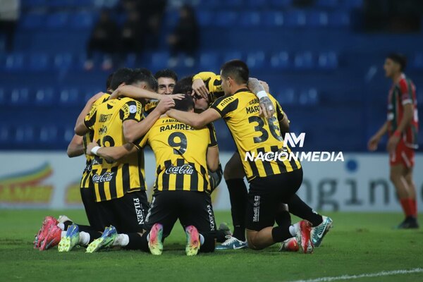 Versus / Guaraní vuelve a sonreír y se acerca a la punta