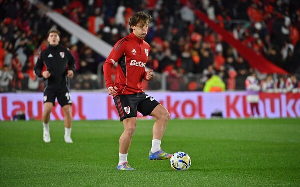 Popular / ¡Galarza debutó de titular en River y ya se ganó sus primeros aplausos!