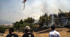 La Nación / Sigue lucha contra foco de incendios