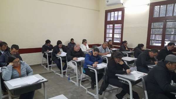 Aplazo masivo de docentes: de 80 institutos de formación, solo 25 están acreditados - Nacionales - ABC Color