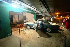 Conductor ebrio chocó contra una casa en Luque •