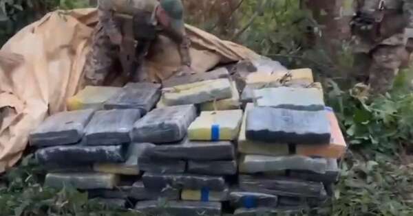 Diario HOY | Durante patrullaje preventivo hallan casi 870 kilos de marihuana en Itakyry