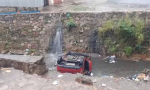 Madre e hija caen con su auto al arroyo Morotî por culpa del GPS - OviedoPress