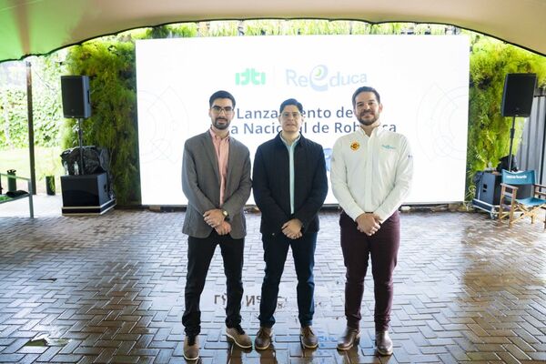 Paraguay siembra innovaci贸n: inicia la temporada 2025-2026 de la Liga Nacional de Rob贸tica