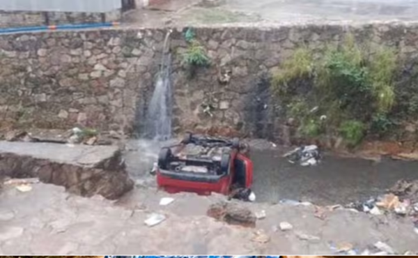 Guiada por su GPS, una mujer cayó en el arroyo en Barrio Obrero