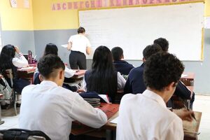 Ministro plantea idea de fortalecer la formación docente