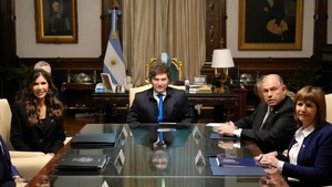 Milei recibe a la secretaria de Seguridad Nacional de Donald Trump en Buenos Aires