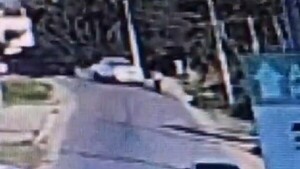 Una motociclista pierde el brazo tras ser atropellada por una camioneta