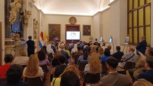 Exponen en Roma libro y fotografías del paso del papa Francisco por Paraguay
