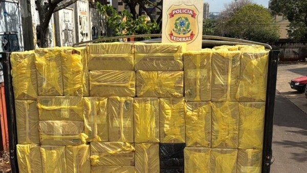 Policía Federal incauta más de 800 cajas de cigarrillos paraguayos en Foz de Yguazú