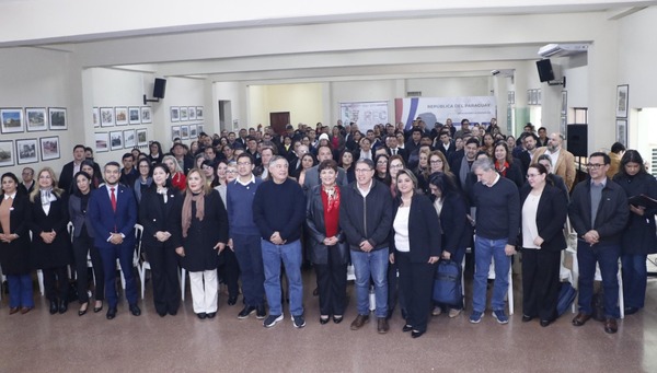 MEC entregó tecnología, visitó locales de futuras mejoras escolares e inauguró obras en visita al Alto Paraná - ADN Digital