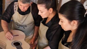 La guarania inspira proyecto de luthiers