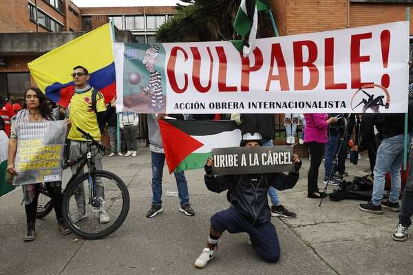 Álvaro Uribe es el primer expresidente colombiano condenado penalmente - Mundo - ABC Color