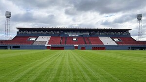 Ya se juega en las gradas