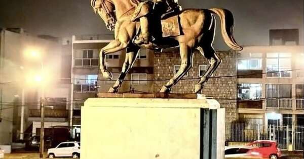 La Nación / Mejoran iluminación de estatua del mariscal López en Montevideo