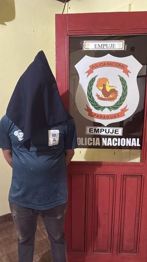 Popular / Depravado fue pillado por su doña abusando de su hija de 6 años y lo atacó a espatulazos