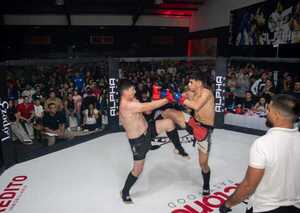 Sangre, sudor y gloria en la “Noche del Mokete” MMA en Cambyretá