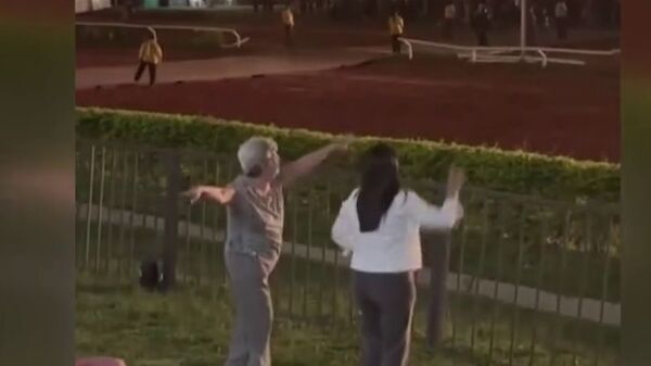 Popular / ¡Doña se hizo viral por bailar todas las canciones de Chayanne: "Es el padrastro de mis hijas"