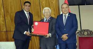 Diario HOY | Diputados distinguen al periodista “Pedrito” García