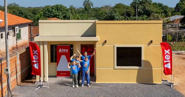 La Nación / ALEX entregó dos casas nuevas a ganadores de la campaña de fin de año