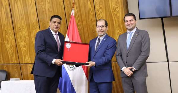 Diario HOY | Reconocen a médicos de Clínicas por terapia con larvas