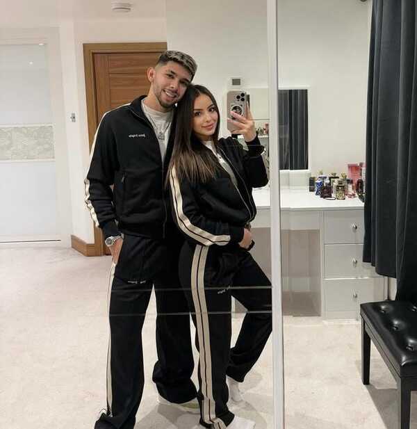 Popular / ¿Así o más romántico?: "La joya" le dio regalazo a su doña por su aniversario