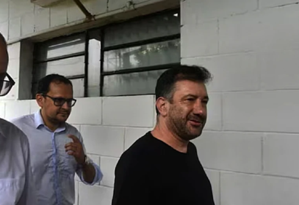 Exsenador y su secretaria son detenidos para ser extraditados