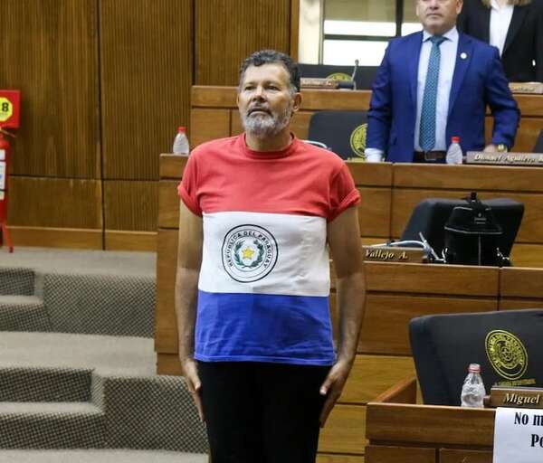 Cartistas se ponen el sayo de “colorratas” y piden la suspensión por 60 días a Miguel Martínez - Política - ABC Color