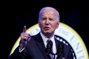 Joe Biden firma contrato millonario para publicar sus memorias en 2026