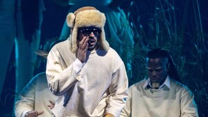 Un original espacio expone historias y detalles de Bad Bunny y la cultura de Puerto Rico