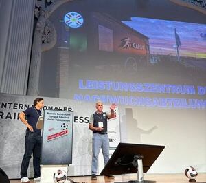 El Cardif presenta su modelo de desarrollo en Congreso Internacional - Fútbol - ABC Color