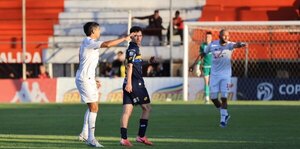 Versus / Aburrido y perjudicial empate en Ka'arendy