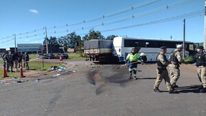 Choque entre ómnibus y camión deja al menos 16 heridos en Foz de Yguazú