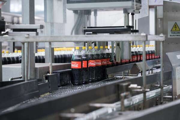 Coca-Cola Paresa celebra 60 años de liderazgo e impacto en Paraguay - Negocios - ABC Color