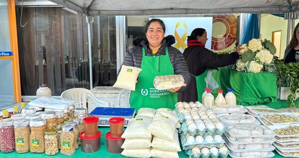 Feria Kuñanguéra Rembiapo impulsa economía de mujeres productoras