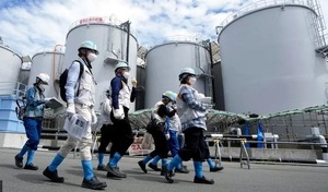 Trabajadores evacuan planta nuclear de Fukushima tras terremoto