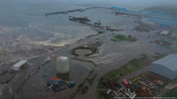 Tsunamis golpean Rusia y Japón tras sismo de magnitud 8.8