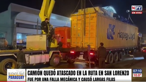 San Lorenzo: Camión de 27 toneladas quedó atascado y generó largas filas