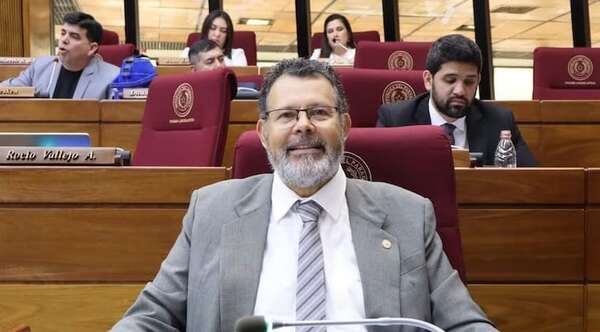 Diputado Miguel Martínez podría ser suspendido 60 días sin sueldo por insultos a colegas