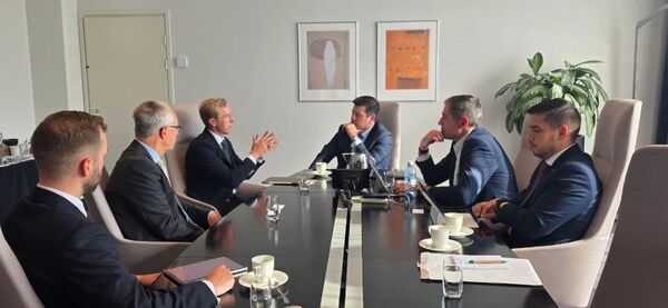 Nokia explora oportunidades de inversi贸n industrial en Paraguay
