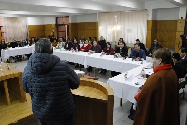 Itapúa aporta al fortalecimiento educativo nacional en reunión de directores departamentales