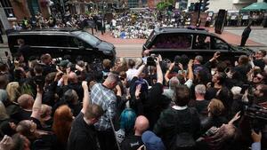 Birmingham se despide de Ozzy Osbourne con un emotivo y multitudinario cortejo fúnebre